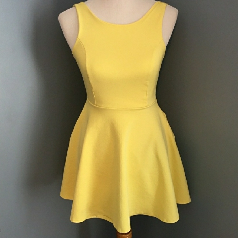 Lulu's yellow dress